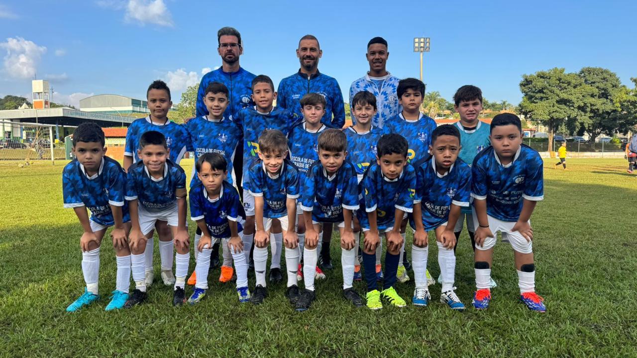 Alunos chegando para a partida